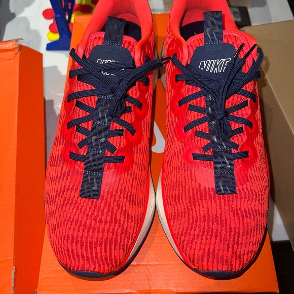 Size 13 - Nike Motiva Bright Crimson - Picture 2 of 5